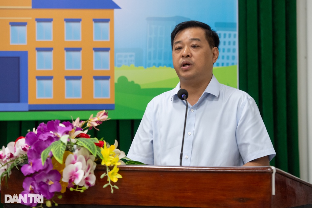 Xúc động ngày trao thẻ BHYT tới tay học sinh khó khăn tại Hà Nội - 3 Xúc động ngày trao thẻ BHYT tới tay học sinh khó khăn tại Hà Nội - 3