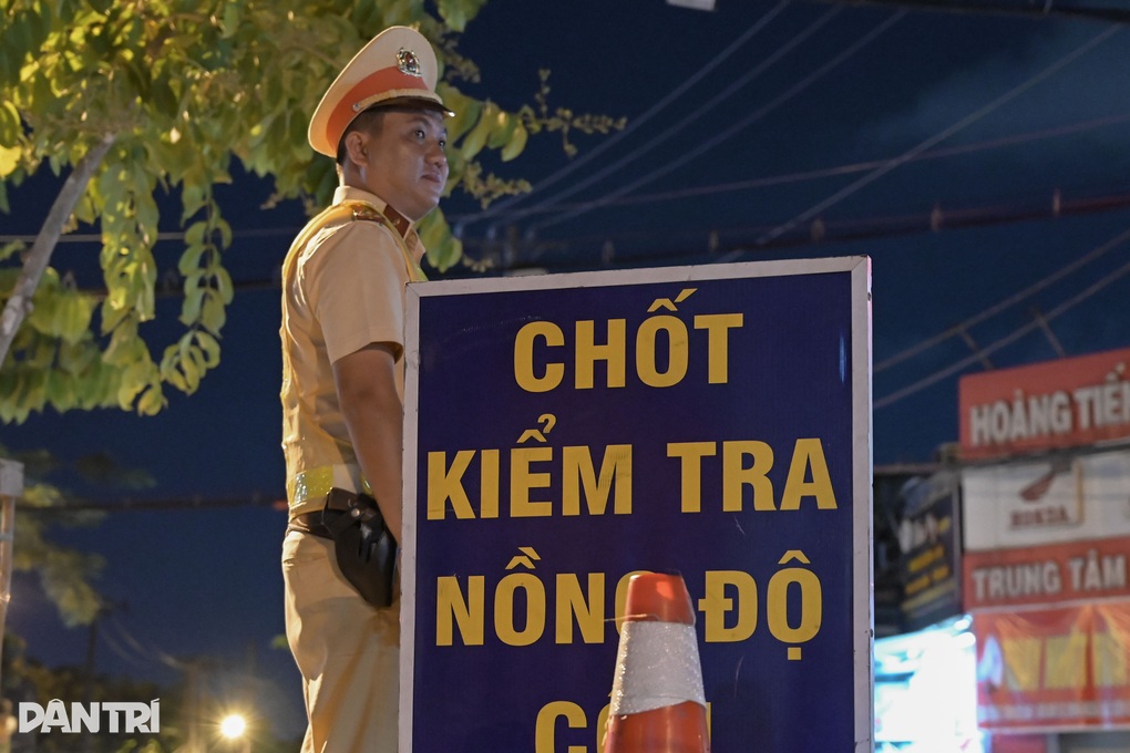 Uống 1 lon bia mừng xuất viện, người đàn ông ở TPHCM bị phạt 2,5 triệu đồng - 2 Uống 1 lon bia mừng xuất viện, người đàn ông ở TPHCM bị phạt 2,5 triệu đồng - 2