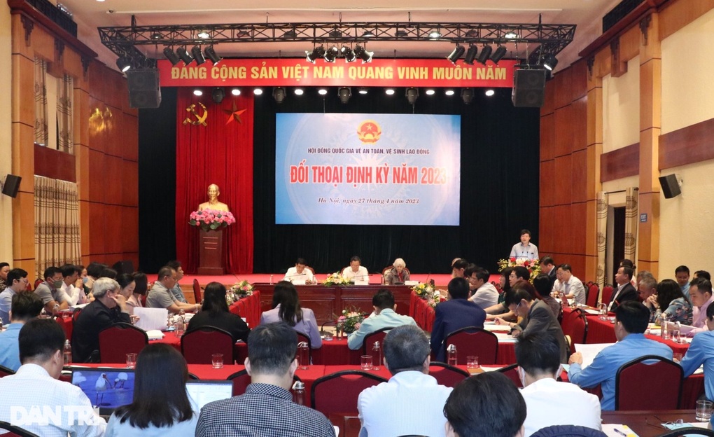 Cần tăng mức đóng bảo hiểm tai nạn lao động với nhóm nghề nguy hiểm - 1 Cần tăng mức đóng bảo hiểm tai nạn lao động với nhóm nghề nguy hiểm - 1