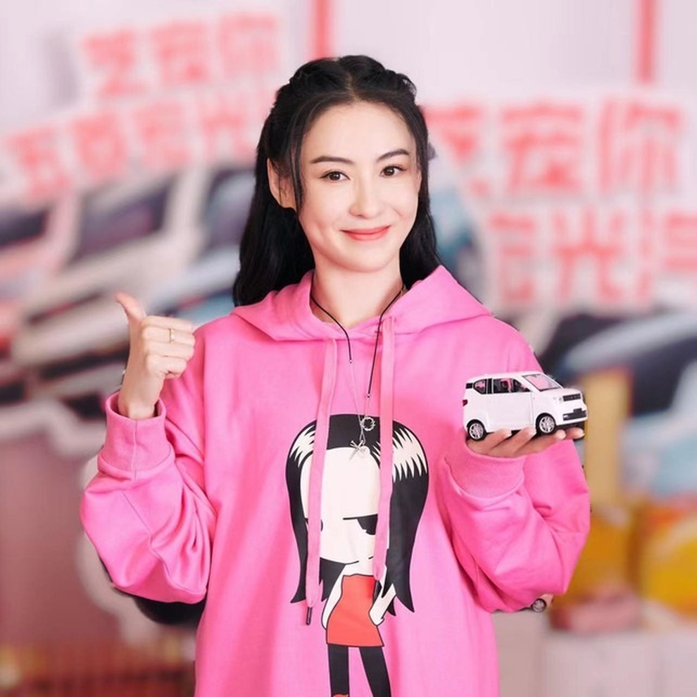 Trương Bá Chi: Nhan sắc tuổi 41 gây sốt, tự tin có đàn ông tốt theo đuổi - 2 Trương Bá Chi: Nhan sắc tuổi 41 gây sốt, tự tin có đàn ông tốt theo đuổi - 2