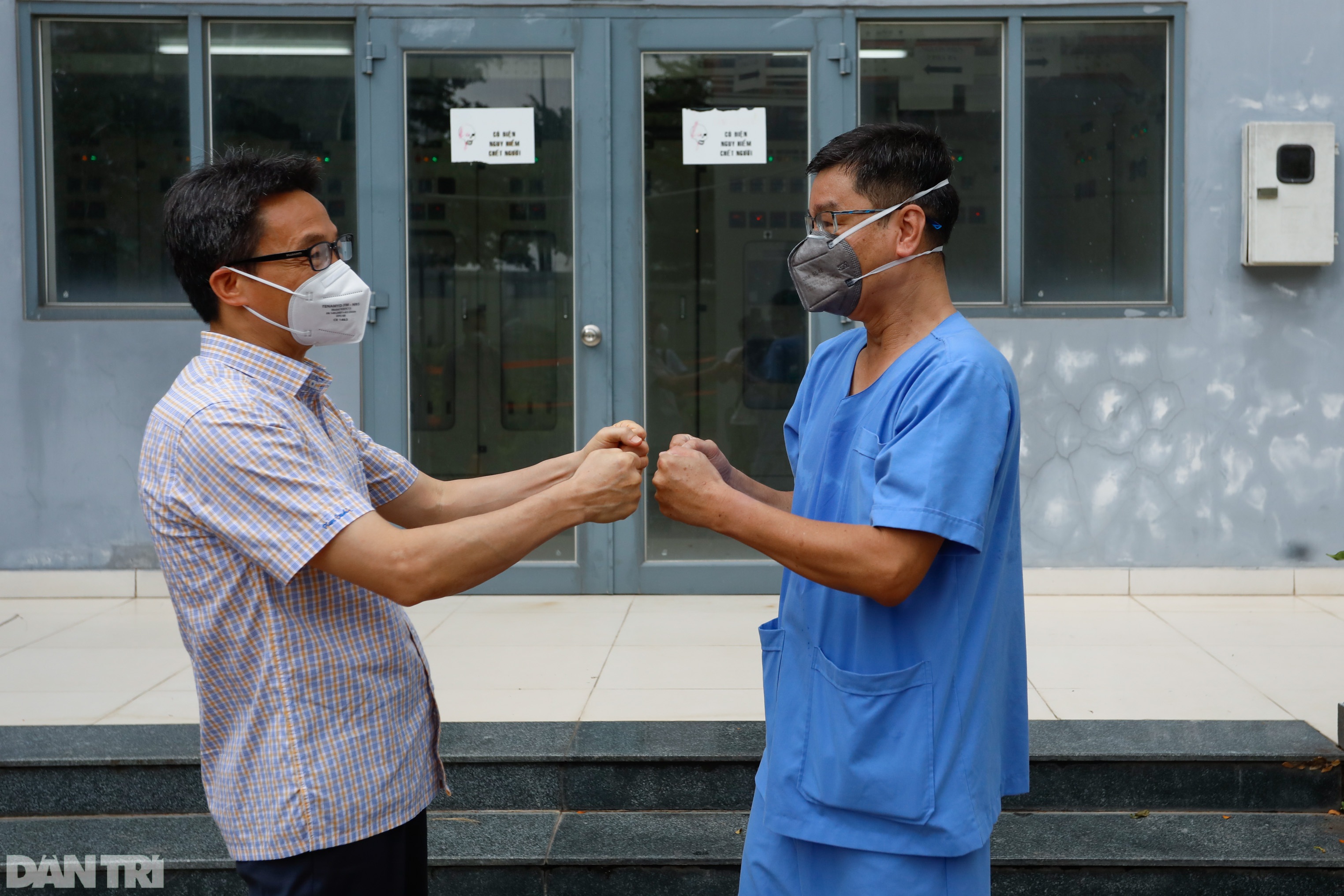 Phó Thủ tướng Vũ Đức Đam thăm nữ tu, tăng ni chăm sóc bệnh nhân Covid-19 - 6 Phó Thủ tướng Vũ Đức Đam thăm nữ tu, tăng ni chăm sóc bệnh nhân Covid-19 - 6