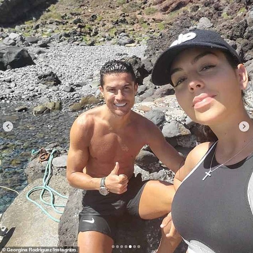 Bạn gái sợ tập thể dục cùng Ronaldo - 3 Bạn gái sợ tập thể dục cùng Ronaldo - 3