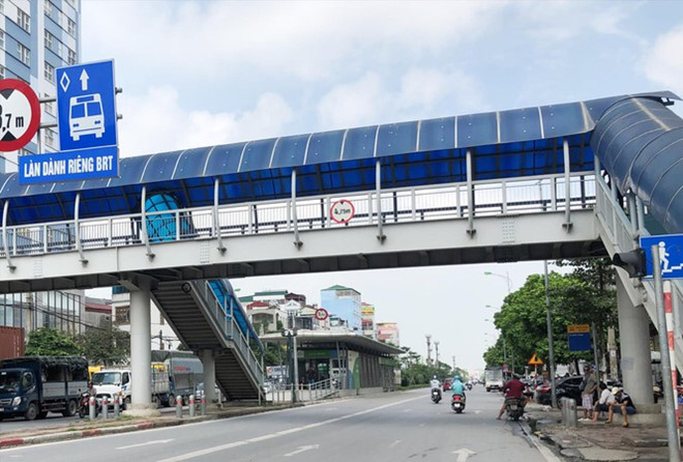 Hà Nội chuẩn bị đầu tư xây dựng 6 cầu vượt đi bộ qua đường - 1 Hà Nội chuẩn bị đầu tư xây dựng 6 cầu vượt đi bộ qua đường - 1