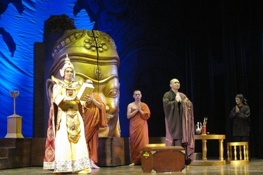 Vở cải lương về cuộc đời Huyền Trân công chúa khiến khán giả rơi lệ