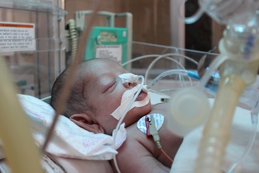 Mẹ không chích ngừa, con vừa chào đời nguy kịch vì uốn ván