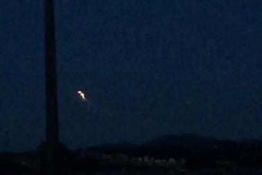 Chùm sáng kỳ lạ di chuyển trên bầu trời Anh