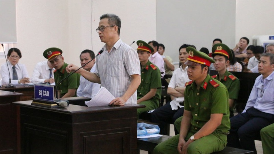 Xử vụ cán bộ mua đất giá bèo: Cáo trạng có sai sót - 1 Xử vụ cán bộ mua đất giá bèo: Cáo trạng có sai sót - 1