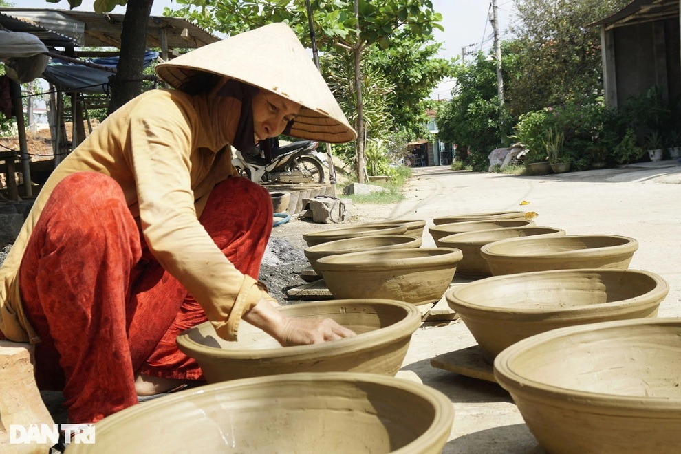 Thợ gốm truyền thống Vân Sơn sống lay lắt với nghề - 1 Thợ gốm truyền thống Vân Sơn sống lay lắt với nghề - 1
