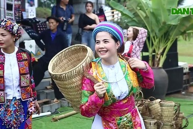 Phiên chợ vùng cao đầy màu sắc ở Hà Nội