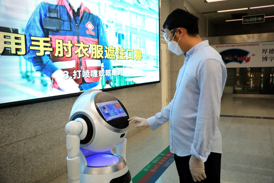 Đội quân robot đặc biệt được huy động trong cuộc chiến chống Covid-19 - 2 Đội quân robot đặc biệt được huy động trong cuộc chiến chống Covid-19 - 2