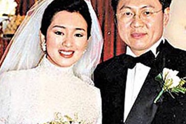 Chia tay chồng, Củng Lợi cặp kè với trai kém 13 tuổi