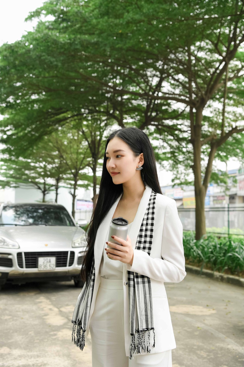 Ngắm mái tóc “đẹp như sông dài” của Tiểu Vy, Ngọc Trân - 9 Ngắm mái tóc “đẹp như sông dài” của Tiểu Vy, Ngọc Trân - 9