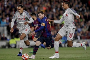 "Van Dijk quá tầm thường trong cuộc chiến cá nhân với Messi"