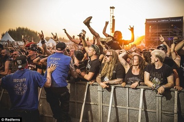 Hai cụ già trốn khỏi nhà dưỡng lão để… đi nghe nhạc rock