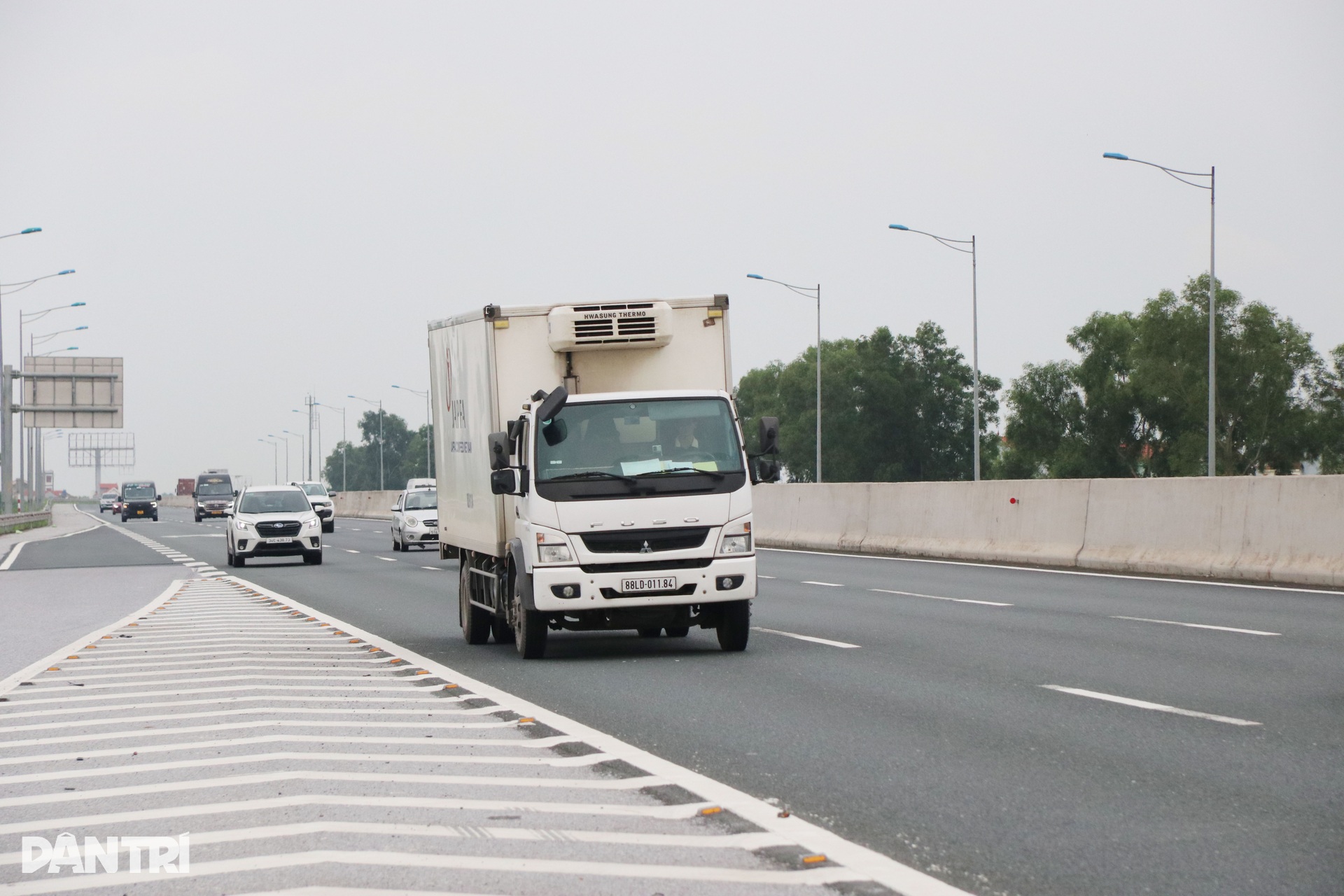 Tài xế xe tải lo khó vượt khi bị cấm vào làn 1 cao tốc Hà Nội – Hải Phòng - 5 Tài xế xe tải lo khó vượt khi bị cấm vào làn 1 cao tốc Hà Nội – Hải Phòng - 5