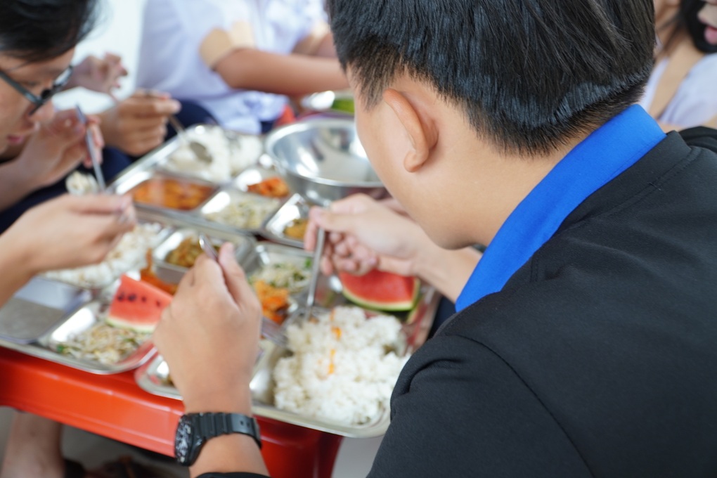 Sở Giáo dục TPHCM đề nghị giám sát chất lượng bữa ăn bán trú ở trường học - 1 Sở Giáo dục TPHCM đề nghị giám sát chất lượng bữa ăn bán trú ở trường học - 1