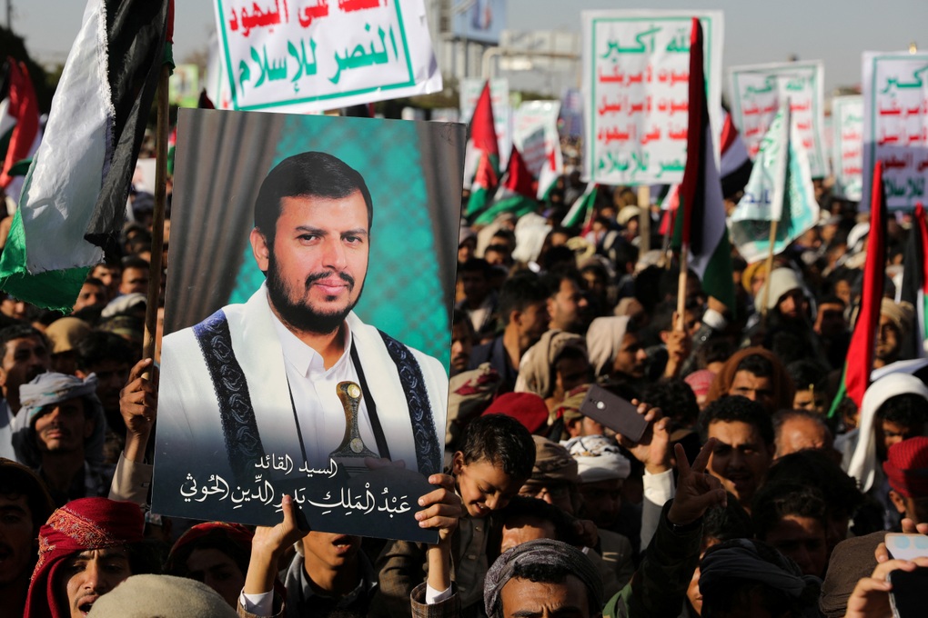 Houthi dọa tiếp tục tấn công sau đòn tập kích của Mỹ - 1 Houthi dọa tiếp tục tấn công sau đòn tập kích của Mỹ - 1