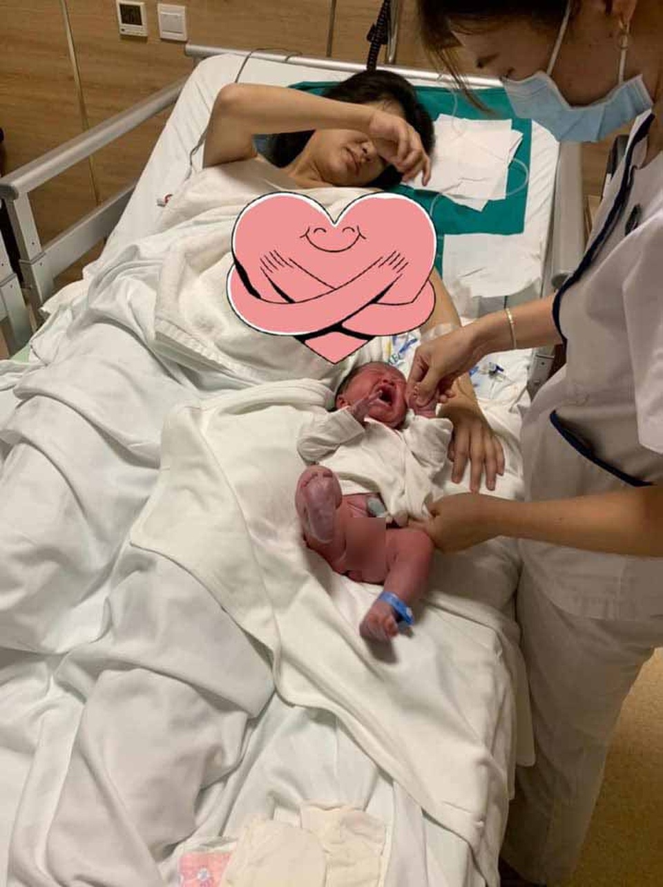 Hoa hậu được chồng đại gia tặng biệt thự 100 tỷ sinh con thứ 6 - 2 Hoa hậu được chồng đại gia tặng biệt thự 100 tỷ sinh con thứ 6 - 2