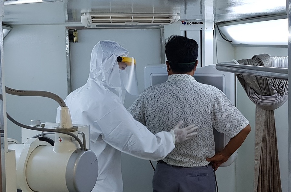 Ca mắc Covid-19 thuê chuyên cơ riêng về nước “còn ho nhiều” - 2 Ca mắc Covid-19 thuê chuyên cơ riêng về nước “còn ho nhiều” - 2