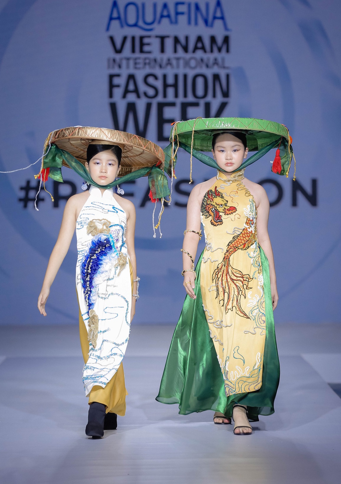 Siêu mẫu Thanh Hằng khoe chân dài với thiết kế táo bạo - 6 Siêu mẫu Thanh Hằng khoe chân dài với thiết kế táo bạo - 6