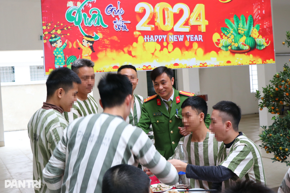 Bữa cơm đặc biệt nhắc chàng trai trót nhúng chàm ý nghĩa của tình thân - 6 Bữa cơm đặc biệt nhắc chàng trai trót nhúng chàm ý nghĩa của tình thân - 6