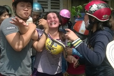 Đi thăm cháu mới sinh, 2 vợ chồng tử nạn