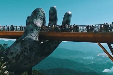 Vẻ đẹp lộng lẫy của Cầu Vàng Đà Nẵng trên trang nước ngoài thu hút triệu lượt xem