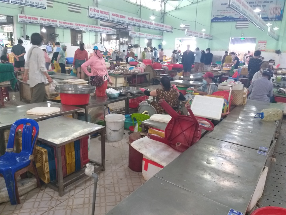 Dân đổ xô mua thực phẩm tích trữ, chính quyền Đà Nẵng khuyến cáo gì? - 4 Dân đổ xô mua thực phẩm tích trữ, chính quyền Đà Nẵng khuyến cáo gì? - 4