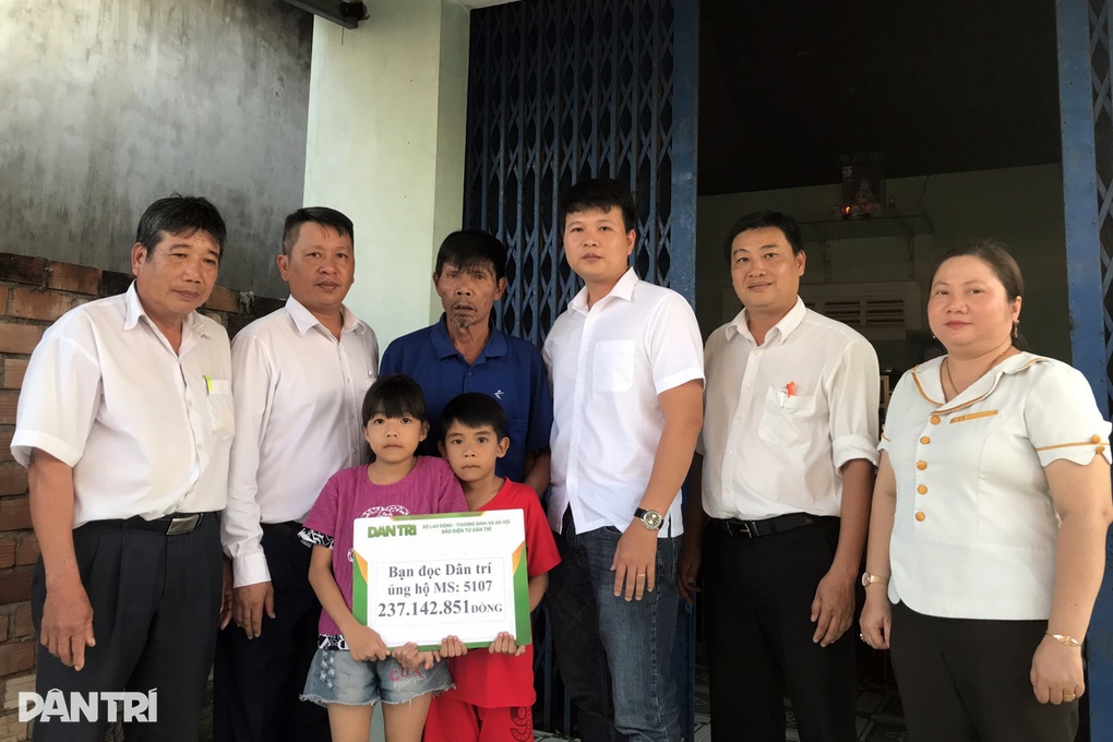 Bạn đọc giúp 2 đứa trẻ mồ côi mẹ ở Phú Yên gần 240 triệu đồng - 1 Bạn đọc giúp 2 đứa trẻ mồ côi mẹ ở Phú Yên gần 240 triệu đồng - 1