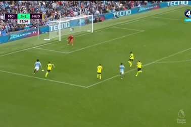 Man City 6-1 Huddersfield: Bàn thứ sáu cho nhà ĐKVĐ