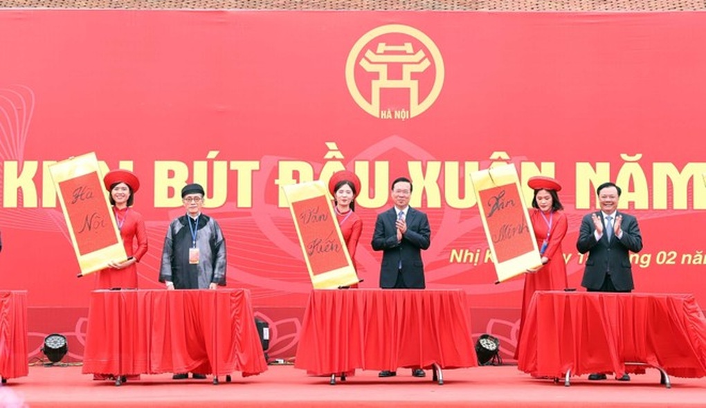 Chủ tịch nước khai bút đầu xuân tại Khu Lưu niệm danh nhân Nguyễn Trãi - 4 Chủ tịch nước khai bút đầu xuân tại Khu Lưu niệm danh nhân Nguyễn Trãi - 4