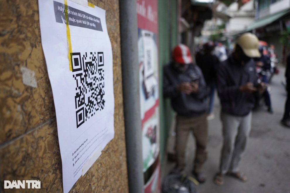 Hà Nội: Đông nghịt người quét QR Code tại ổ dịch Phú Đô - 3 Hà Nội: Đông nghịt người quét QR Code tại ổ dịch Phú Đô - 3