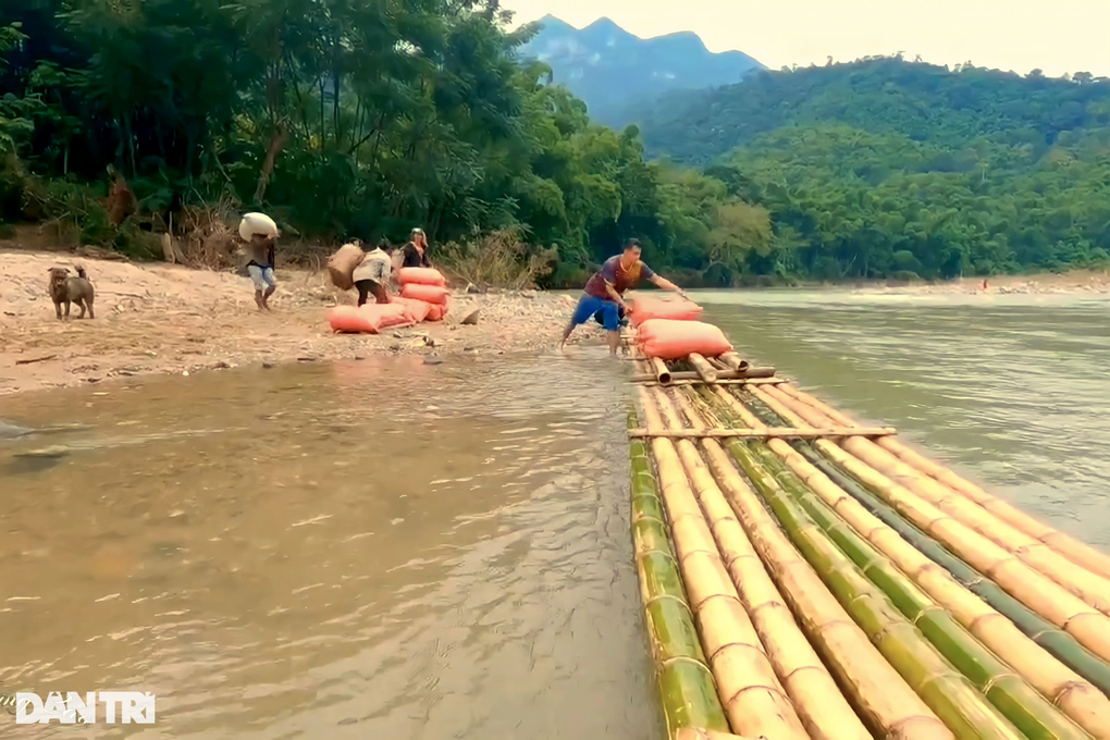 Người chết đi bè mảng đến nghĩa trang ở Thanh Hóa - 4 Người chết đi bè mảng đến nghĩa trang ở Thanh Hóa - 4