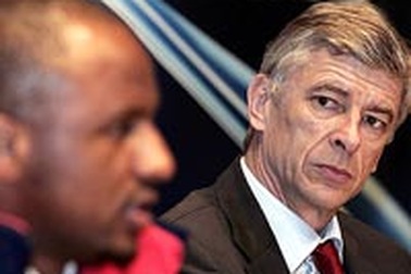 Patrick Vieira sẽ thay Wenger dẫn dắt Arsenal?