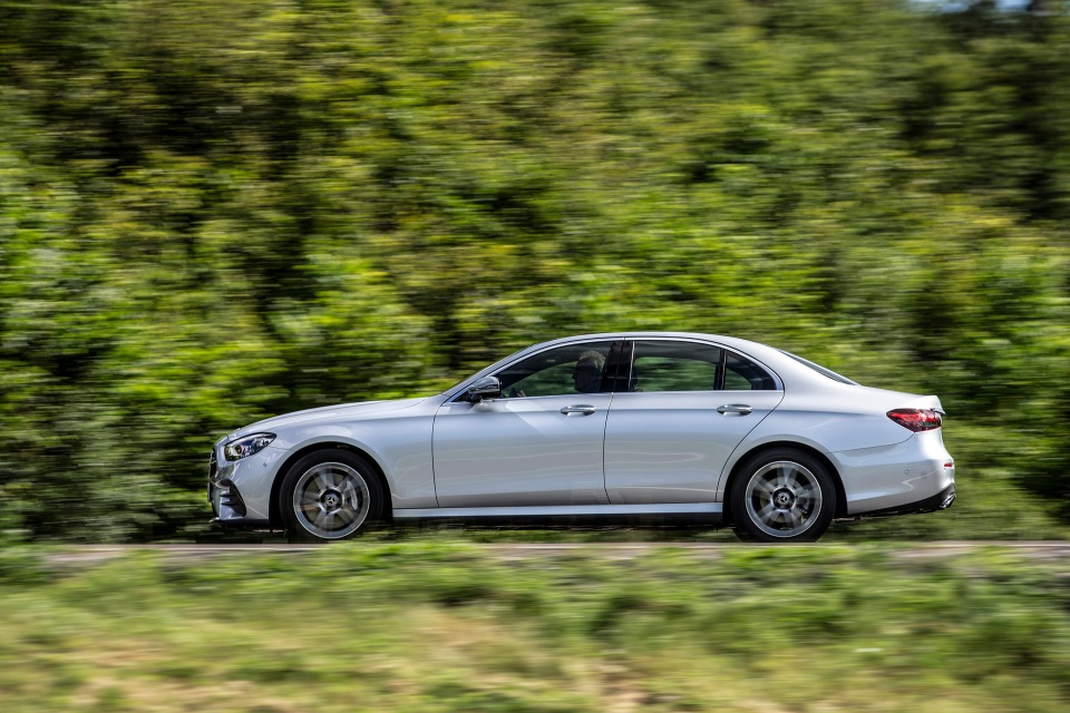 Choáng váng xem bảng giá xe Mercedes E-Class 2021 - 7 Choáng váng xem bảng giá xe Mercedes E-Class 2021 - 7