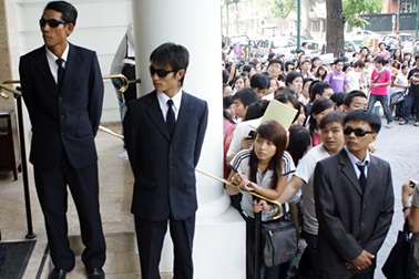 Teen Hà Thành náo nức vì sao Hàn