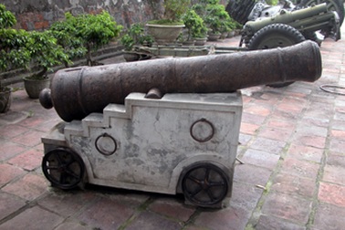 Một nông dân hiến tặng súng thần công cổ