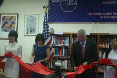 Đại sứ quán Hoa Kỳ mở Trung tâm Tư vấn Giáo dục 