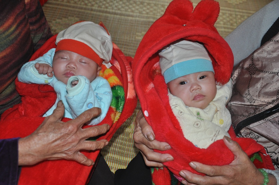 “Có tiền bạn đọc Dân trí giúp đỡ, 2 con em được cứu sống rồi !” - 1 “Có tiền bạn đọc Dân trí giúp đỡ, 2 con em được cứu sống rồi !” - 1