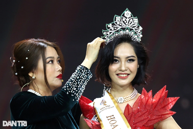 Khoảnh khắc đăng quang đầy cảm xúc của Hoa hậu các Dân tộc Việt Nam 2022