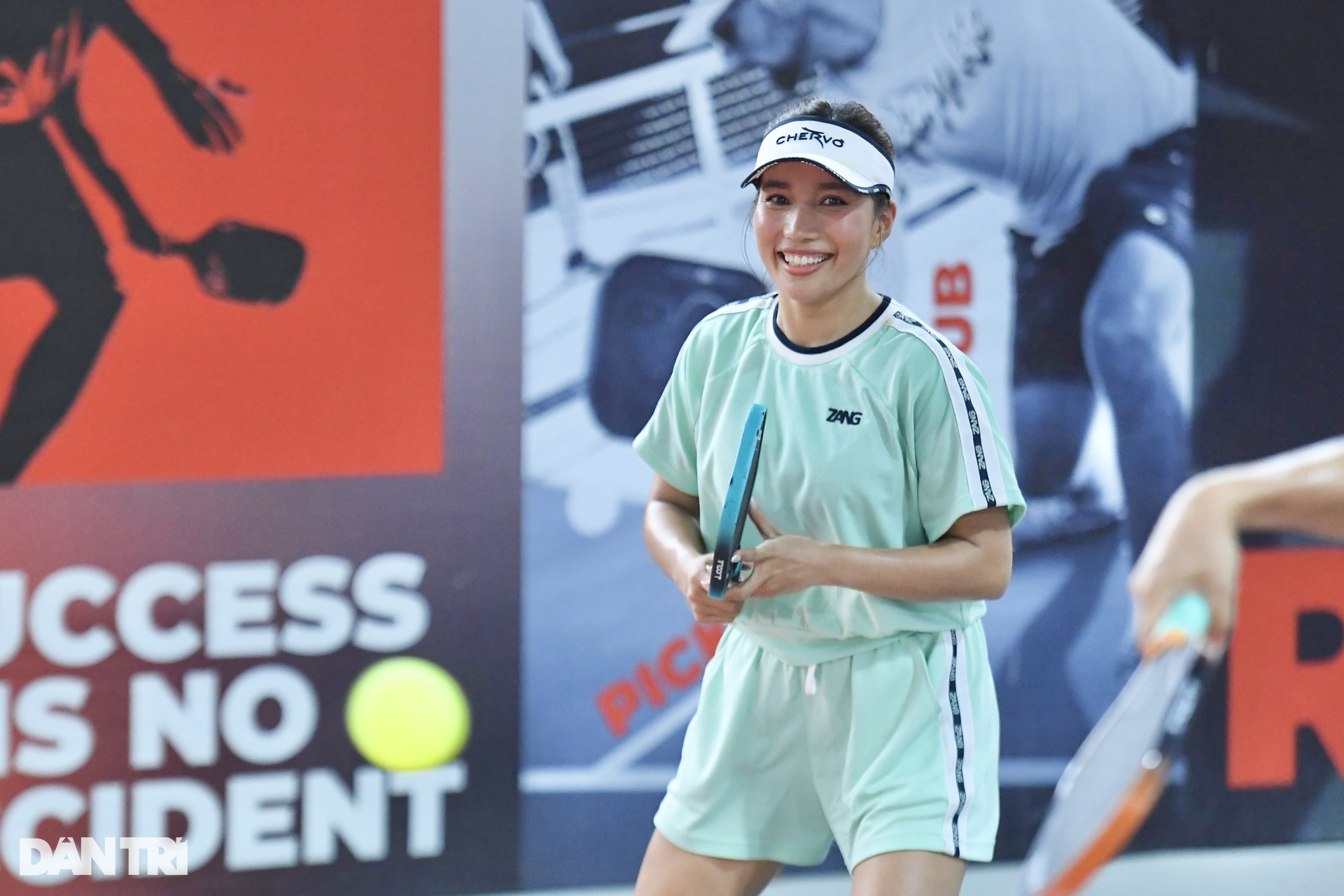 Vietnamese stars excitedly practice before Dan Tri newspaper's pickleball tournament - 9 Dàn sao Việt hào hứng luyện tập trước giải pickleball của báo Dân trí - 9