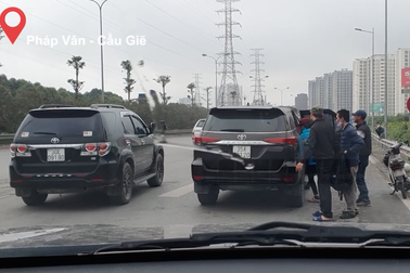 Nhộn nhịp "cò" dẫn mối người từ Hà Nội về quê giữa mùa dịch Covid-19