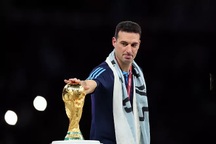 Argentina gia hạn hợp đồng với HLV Scaloni đến World Cup 2026
