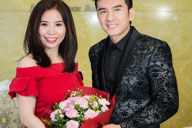 Đan Trường bị bắt gặp khi đi làm đẹp tại Hà Nội