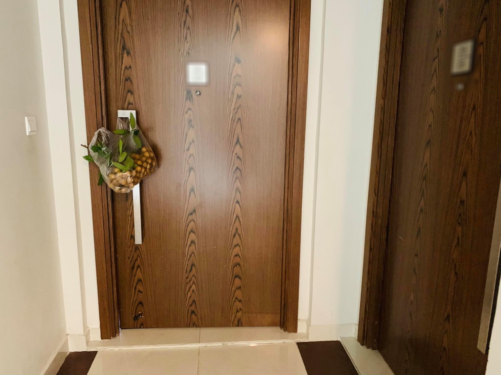 Mua sắm thời Covid-19: Nở rộ quán không người bán, đồ treo ở tay nắm cửa - 1 Mua sắm thời Covid-19: Nở rộ quán không người bán, đồ treo ở tay nắm cửa - 1