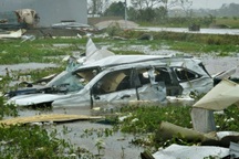 Bão Bualoi gây hư hỏng hàng loạt ô tô, xe máy