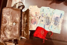 Chàng trai Thái Nguyên nhặt được túi chứa tiền, vàng khi lội nước lũ