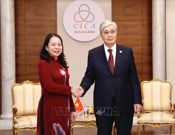 Phó Chủ tịch nước Võ Thị Ánh Xuân hội kiến Tổng thống Kazakhstan Kassym-Jomart Tokayev. 
