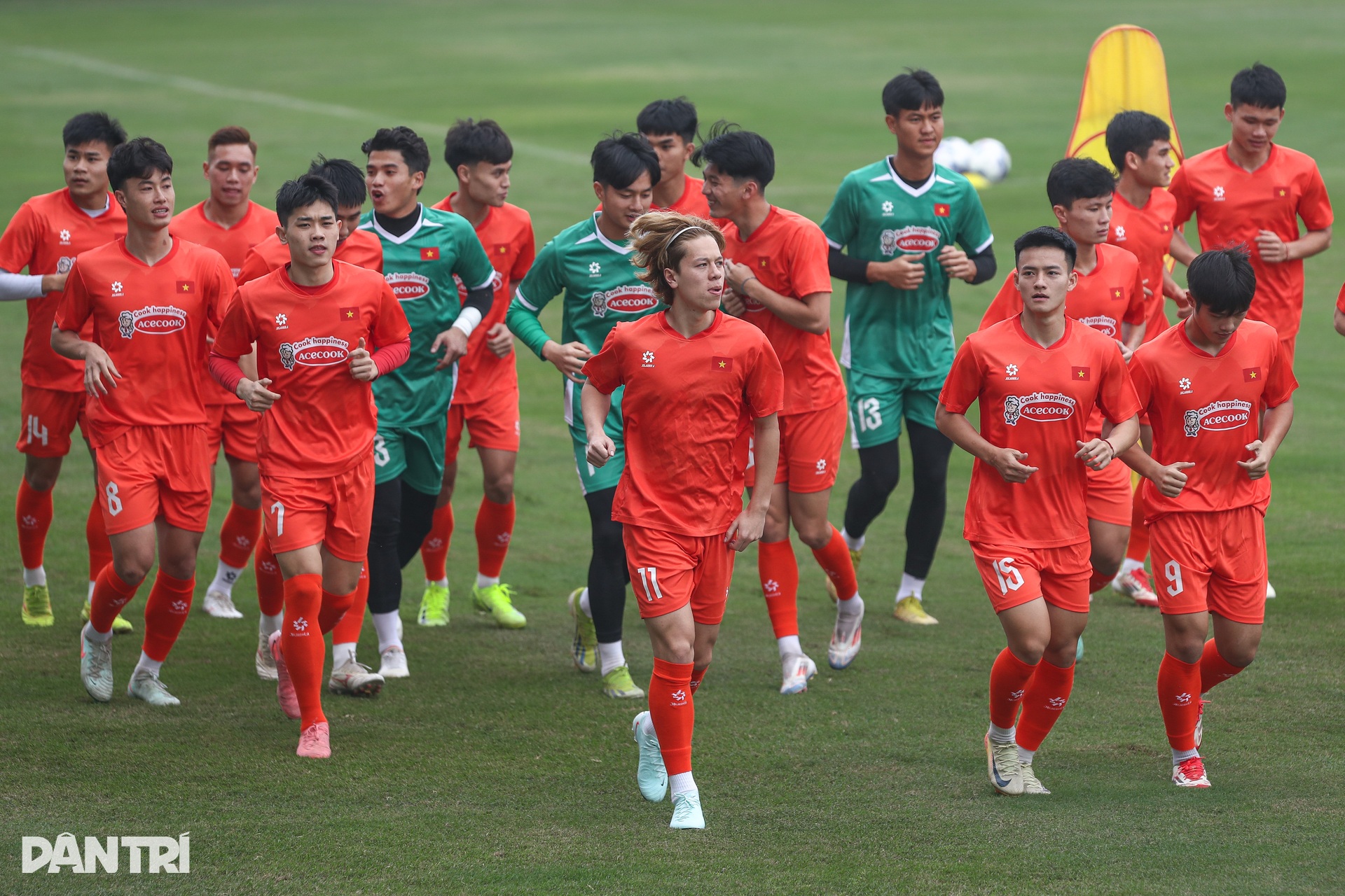 Cầu thủ Việt kiều quyết tâm cao độ ở buổi tập đầu tiên cùng U22 Việt Nam - 12 Cầu thủ Việt kiều quyết tâm cao độ ở buổi tập đầu tiên cùng U22 Việt Nam - 12