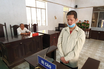 Người bố vô nhân tính cúi gầm mặt nhận 18 năm tù giam